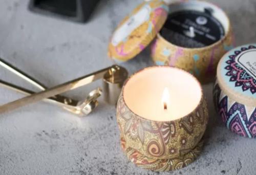 How do I choose a scented candle?