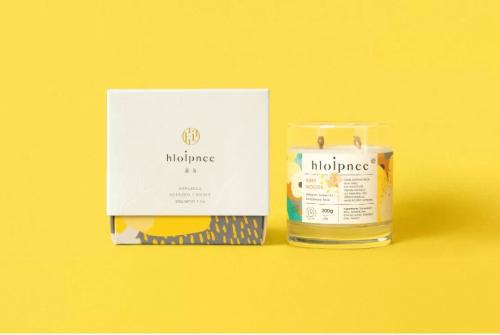 Aromatherapy candle packaging design and aesthetics, each with its own taste