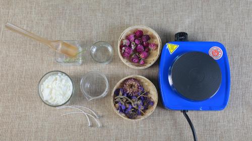 Use candles to preserve the beauty of flowers, the girl will teach you how to make DIY scented candles at home, the finished product is so beautiful