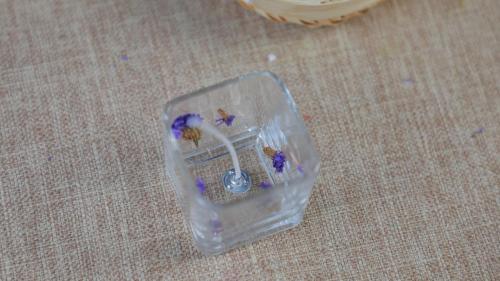 Use candles to preserve the beauty of flowers, the girl will teach you how to make DIY scented candles at home, the finished product is so beautiful