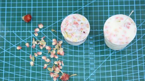 I don't throw dried flowers away, my lady will teach you how to make flower scented wax, it's not too late now